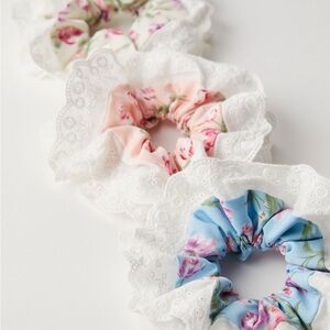 NWT - Free People - Perfect Picture Scrunchie -‎ Blue